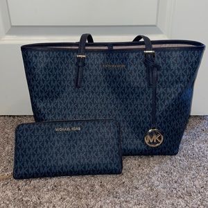 Michael Kors purse and wallet set Navy blue Monogram color.